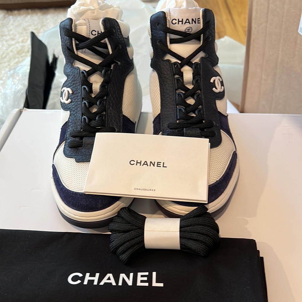 Chanel white and navy sneakers - Picture 5 of 5